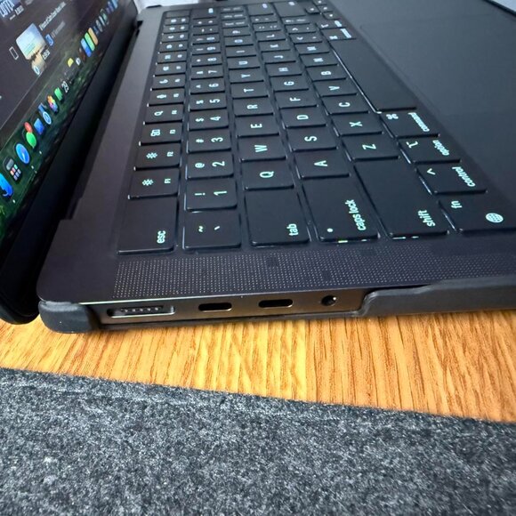 Case Compatible with MacBook Pro - Picture 11 of 12